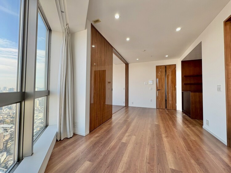 居間 伸びやかな空間のなかで、ゆったりとしたひとときを過ごせます。