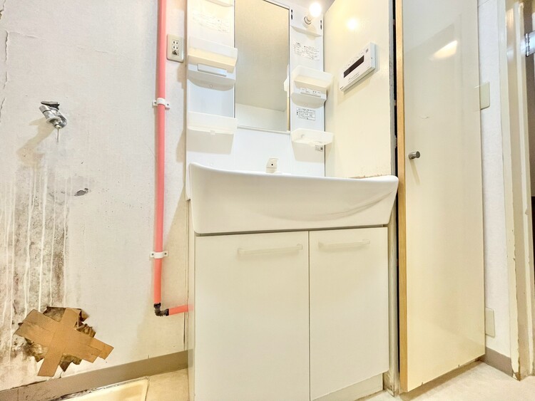 その他 清潔感を感じられる洗面化粧台。