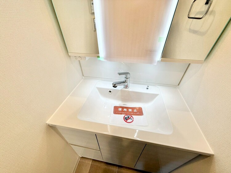 その他 清潔感を感じられる洗面化粧台。