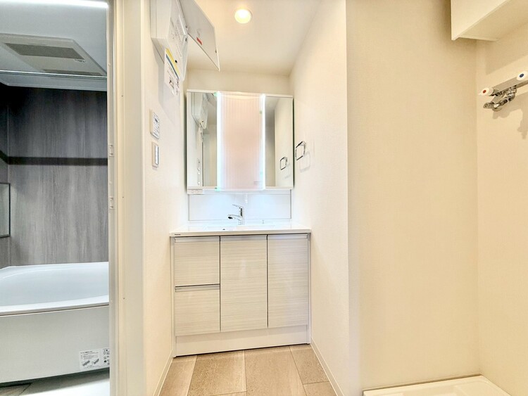 その他 十分な広さの脱衣所。