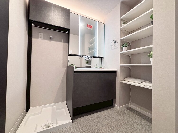 その他 十分な広さの脱衣所。