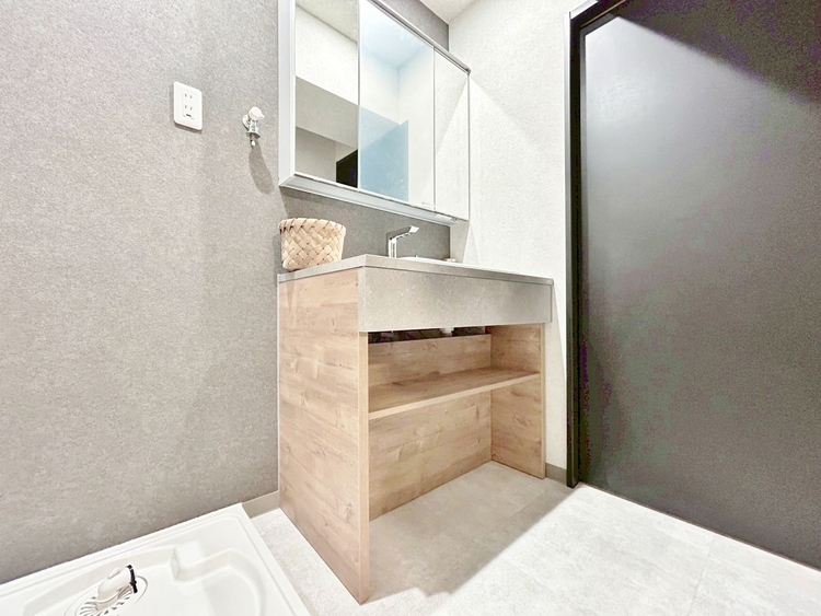 その他 清潔感を感じられる洗面化粧台。