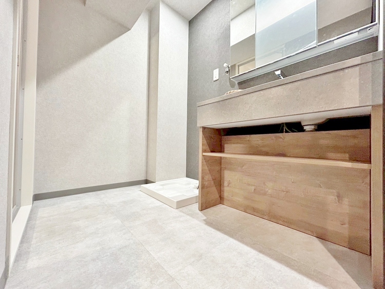 その他 十分な広さの脱衣所。