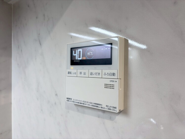 その他 見やすい画面で操作しやすい給湯パネル。