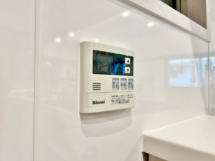 その他 見やすい画面で操作しやすい給湯パネル。