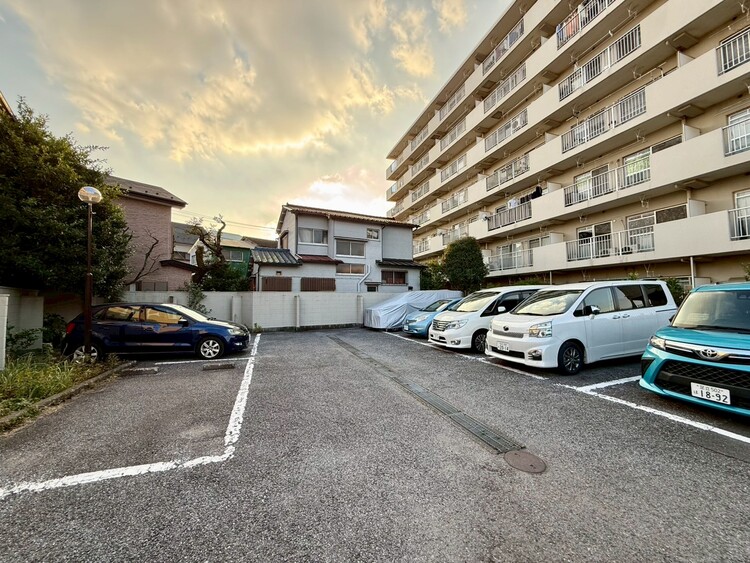 その他 【駐車場】駐車スペースが嬉しいですね。※空き状況は都度ご確認下さい。