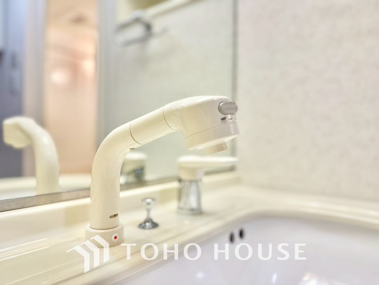 洗面 現在改装中◆快適◆煌びやかな暮らしの中にも忘れたくない快適さ。大きな収納が助けてくれます。