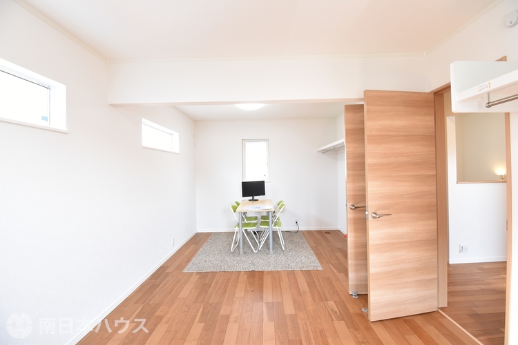 子供部屋 シンプルな洋室は、子ども部屋や書斎等、ご家族構成やライフスタイルに合わせてご活用いただけます