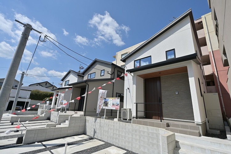 外観 【外観】モダンな外観で落ち着きのあるデザインです◇2025年3月20日撮影
