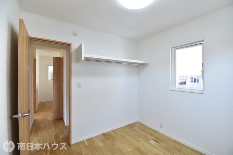 子供部屋 シンプルな洋室は、子ども部屋や書斎等、ご家族構成やライフスタイルに合わせてご活用いただけます