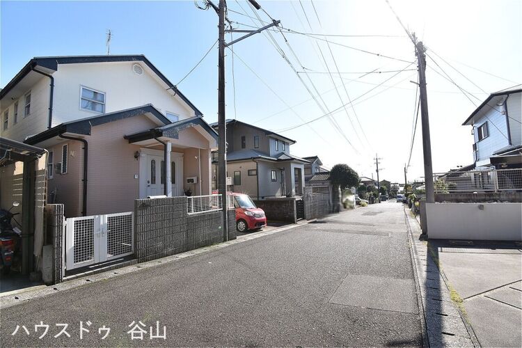 外観 閑静な住宅地で小さなお子様がいるご家族にも安心