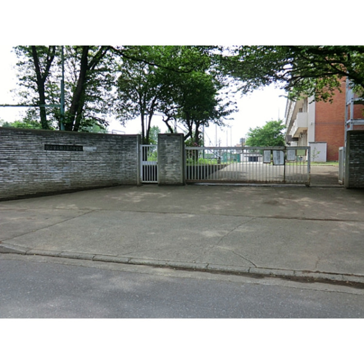 周辺 第三中学校(約1700m)