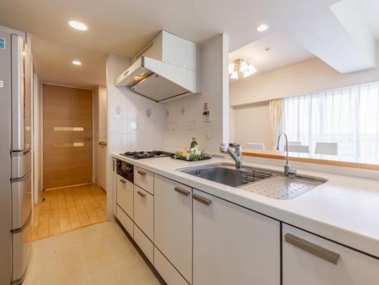 キッチン 収納力も豊富なキッチン。ぜひ現地にてご確認くださいませ。