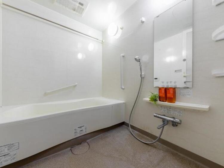 風呂 家族みんなで入浴可能な1620サイズの大きな浴室です。