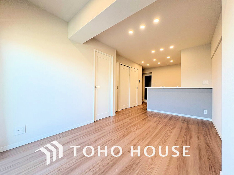 内装 上質な時間を育む暮らしのメインステージ。寛ぎとコミュニケーションを育む居心地のよい場所