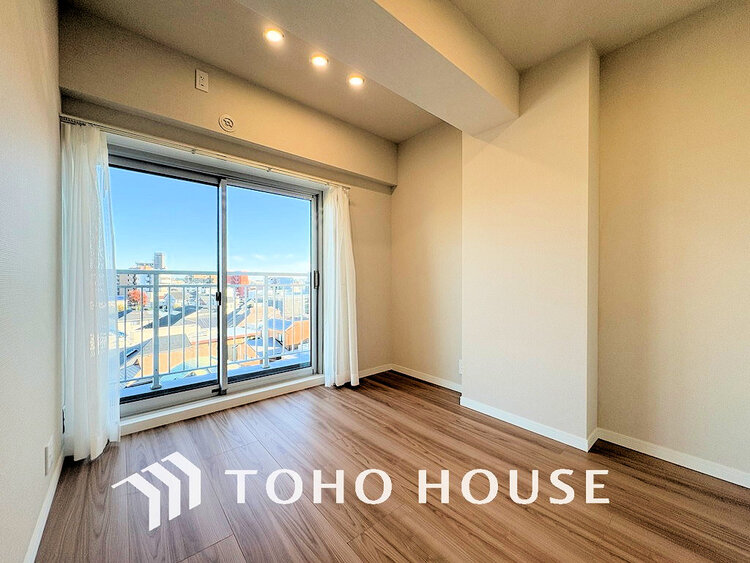 内装 採光もある洋室は、くつろぎのひと時を過ごすのにぴったり