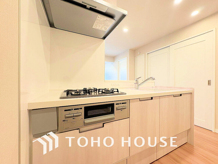 キッチン シンプルな部屋の雰囲気に溶け合うナチュラルキッチン