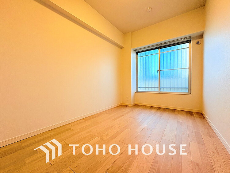 内装 採光もある洋室は、くつろぎのひと時を過ごすのにぴったり