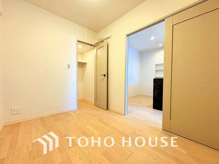 内装 シンプルですっきりとした室内は飽きのこない居心地の良い雰囲気