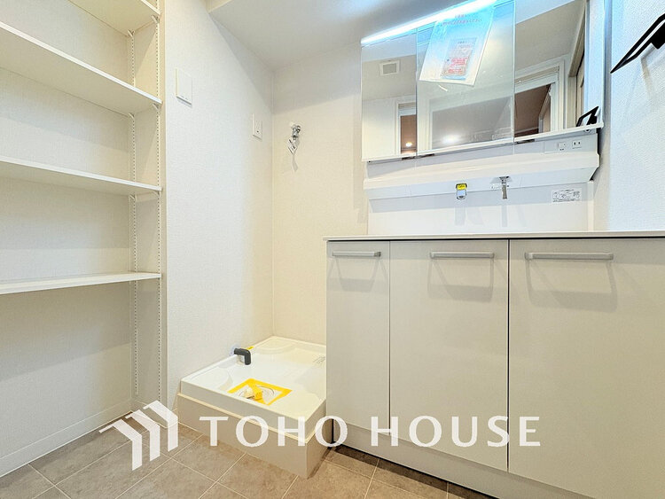 洗面 大きな洗面鏡付き、朝の身支度も楽しくなりますね