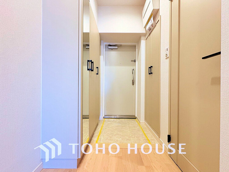 玄関 落ち着いた雰囲気の玄関、家族の帰りを暖かく迎えてくれます