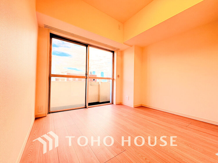 内装 採光もある洋室は、くつろぎのひと時を過ごすのにぴったり