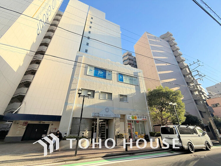 外観 〜「反町」駅徒歩4分の好立地〜南東向きのため陽当たり良好〜オートロック付きで安心のセキュリティ〜