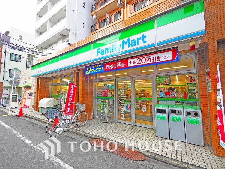 周辺 ファミリーマート 新丸子駅前店　距離140ｍ