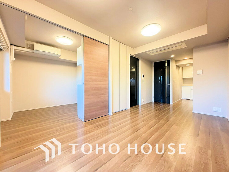 内装 広がりのある住空間、家族が集まるリビング・ダイニング