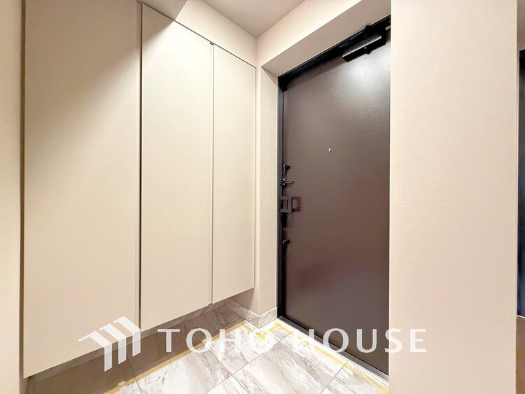 玄関 落ち着いた雰囲気の玄関、家族の帰りを暖かく迎えてくれます