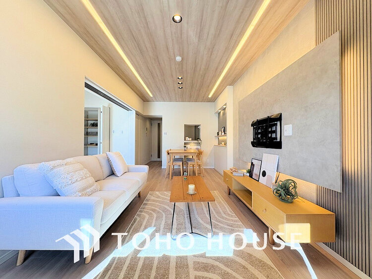 内装 広がりのある住空間、家族が集まるリビング・ダイニング