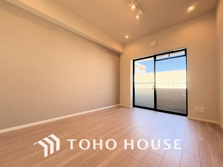 内装 採光もある洋室は、くつろぎのひと時を過ごすのにぴったり