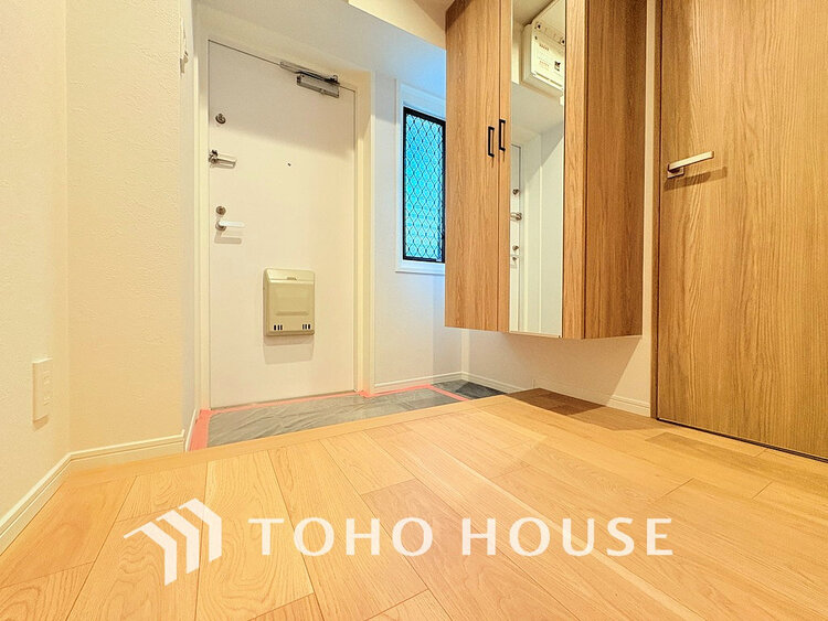 玄関 落ち着いた雰囲気の玄関、家族の帰りを暖かく迎えてくれます