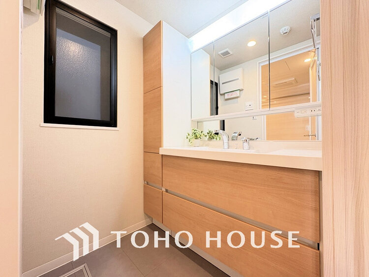 洗面 大きな洗面鏡付き、朝の身支度も楽しくなりますね