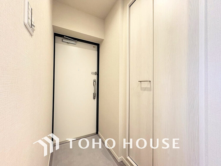 玄関 落ち着いた雰囲気の玄関、家族の帰りを暖かく迎えてくれます