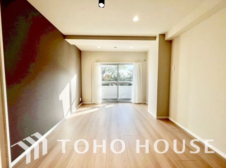 内装 「想像していた以上に広い」が写真を撮っているときの感想です。家事動線に配慮したプランによりご家族がくつろげる明るく広い空間が確保できました。