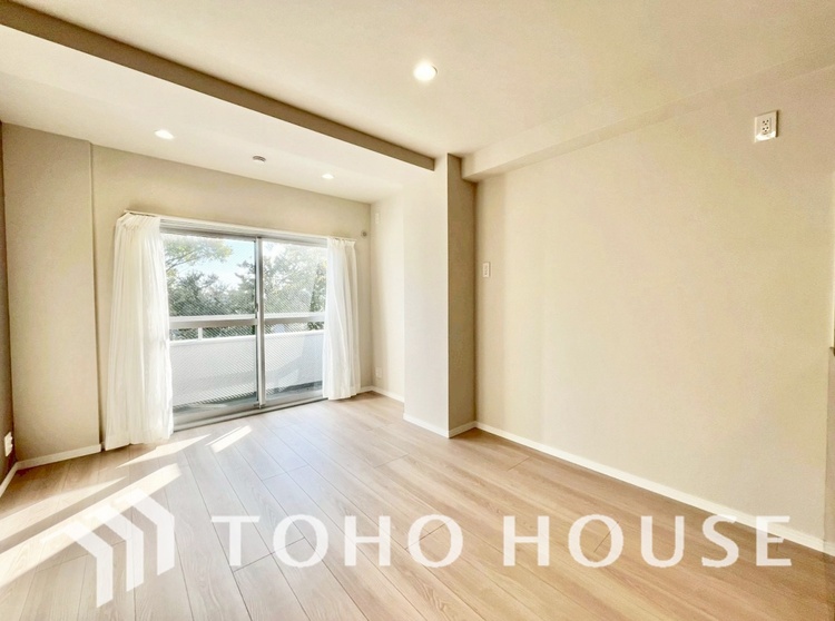 内装 ◆瀟洒な空間◆落ち着きのある彩が見事に調和させた瀟洒な空間を演出。ここに集まる家族の会話と笑顔が絶え間なく続く幸せな空間。