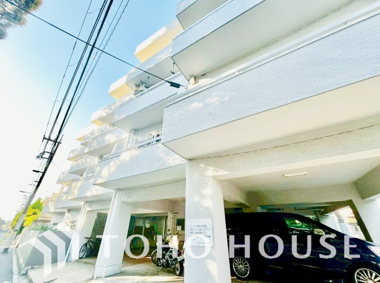 外観 漂う上質な空気感、マンションに入れば「おかえりなさい」と笑顔で迎えてくれるエントランス。最良の心配りを感じるマンションでした。