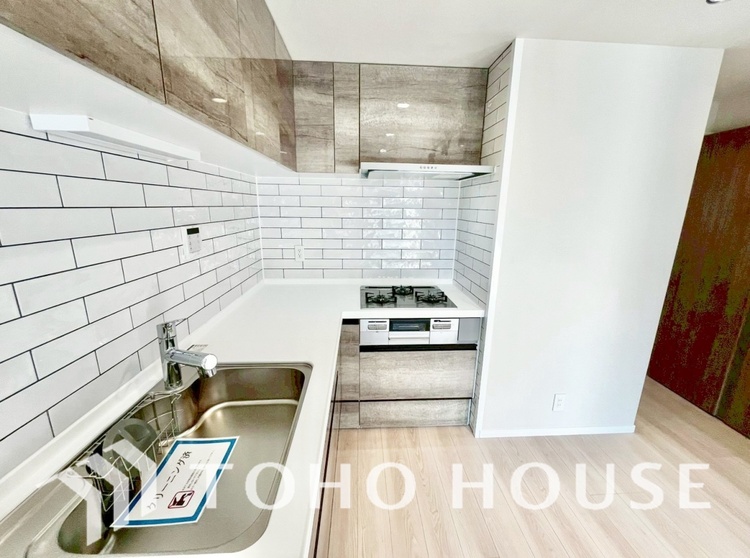 キッチン ◆愛育◆キッチンは家族の絆を育む大切な空間。シンプルで使い易いSystemKitchenで愉しく作る料理は愛情のある美味しいご馳走に。家族で使える広々としたダイニングキッチンです。