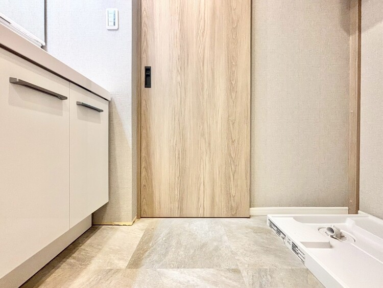 その他 十分な広さの脱衣所。