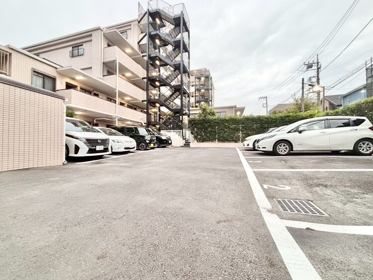 その他 駐車スペースが嬉しいですね。※空き状況は都度ご確認下さい。