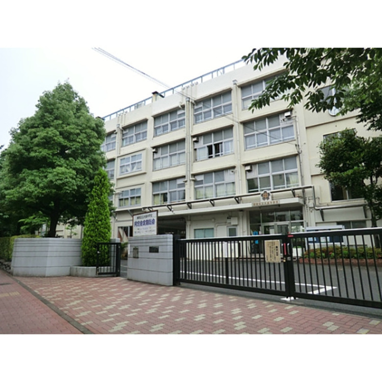 周辺 練馬区立大泉中学校(約1160m)