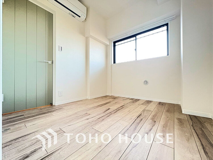 内装 採光もある洋室は、くつろぎのひと時を過ごすのにぴったり