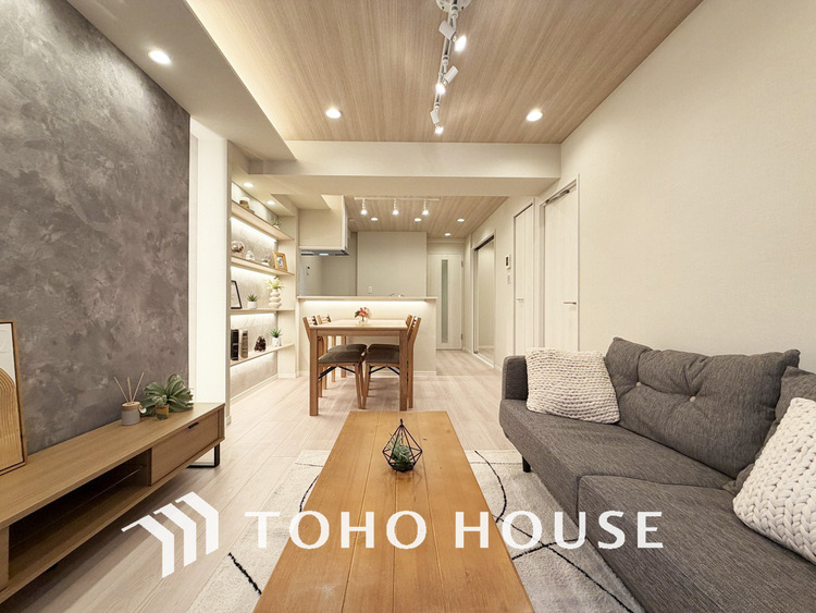 内装 広がりのある住空間、家族が集まるリビング・ダイニング