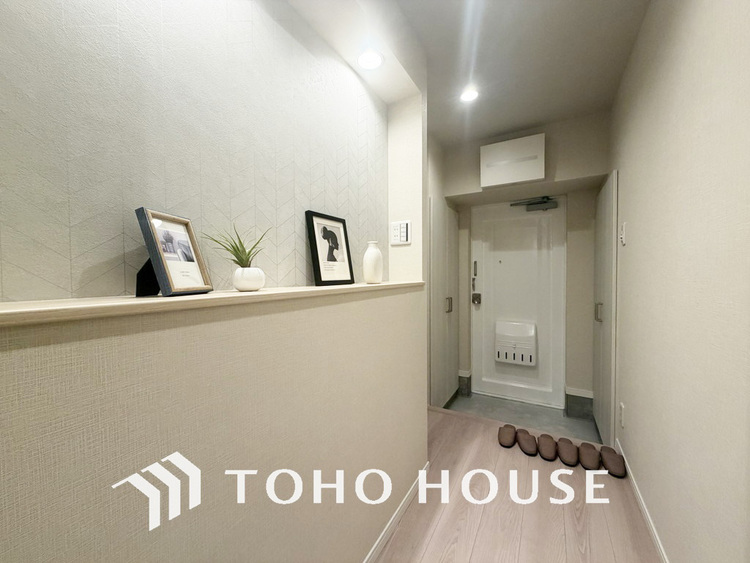 玄関 飾り過ぎないシンプルな内装の玄関