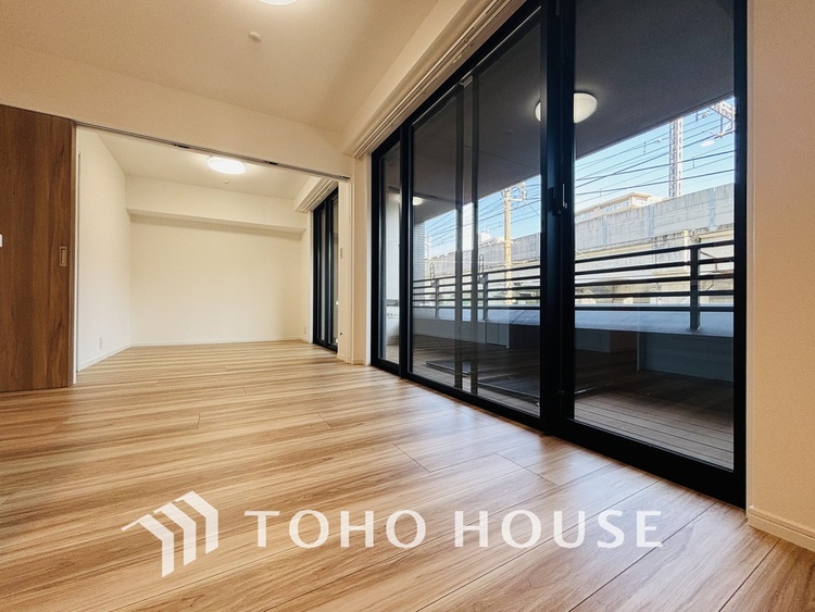 内装 家族みんなが爽やかに過ごせるように、光をたっぷり取り込んだLDK