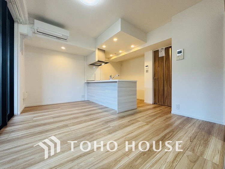 内装 上質な時間を育む暮らしのメインステージ。寛ぎとコミュニケーションを育む居心地のよい場所