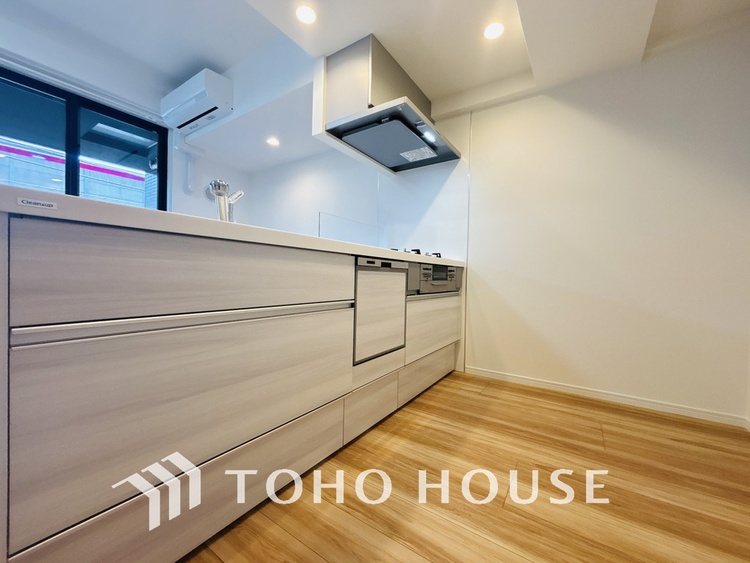 キッチン 落ち着きのあるカラーで統一された清潔感と気品が溢れるキッチン