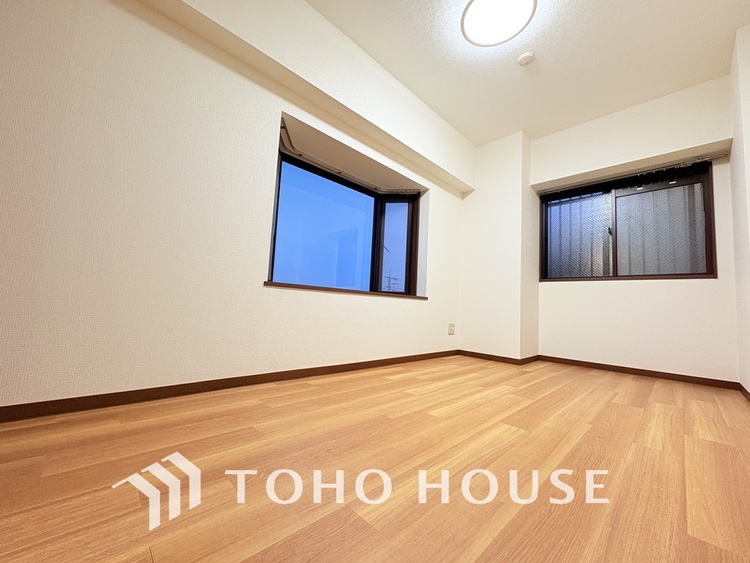 内装 採光もある洋室は、くつろぎのひと時を過ごすのにぴったり