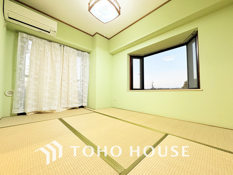 内装 リビング横の和室はお食事後や入浴後のくつろぐ空間に